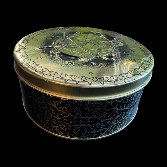 Vintage cookie Tin Spaceship Earth Planet satellite rocket - Picture 1 of 8